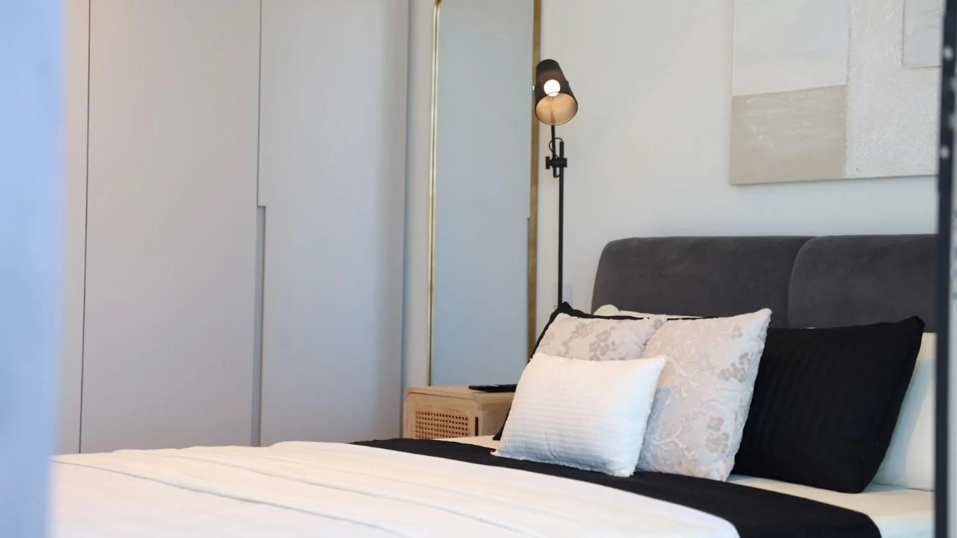 Luxury High Floor Suite, Mercury Towers Saint Julian's Apartment